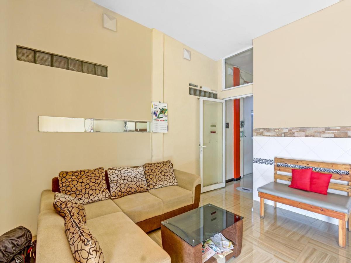 Oyo 90553 Arteri Guest House 三宝垄 外观 照片